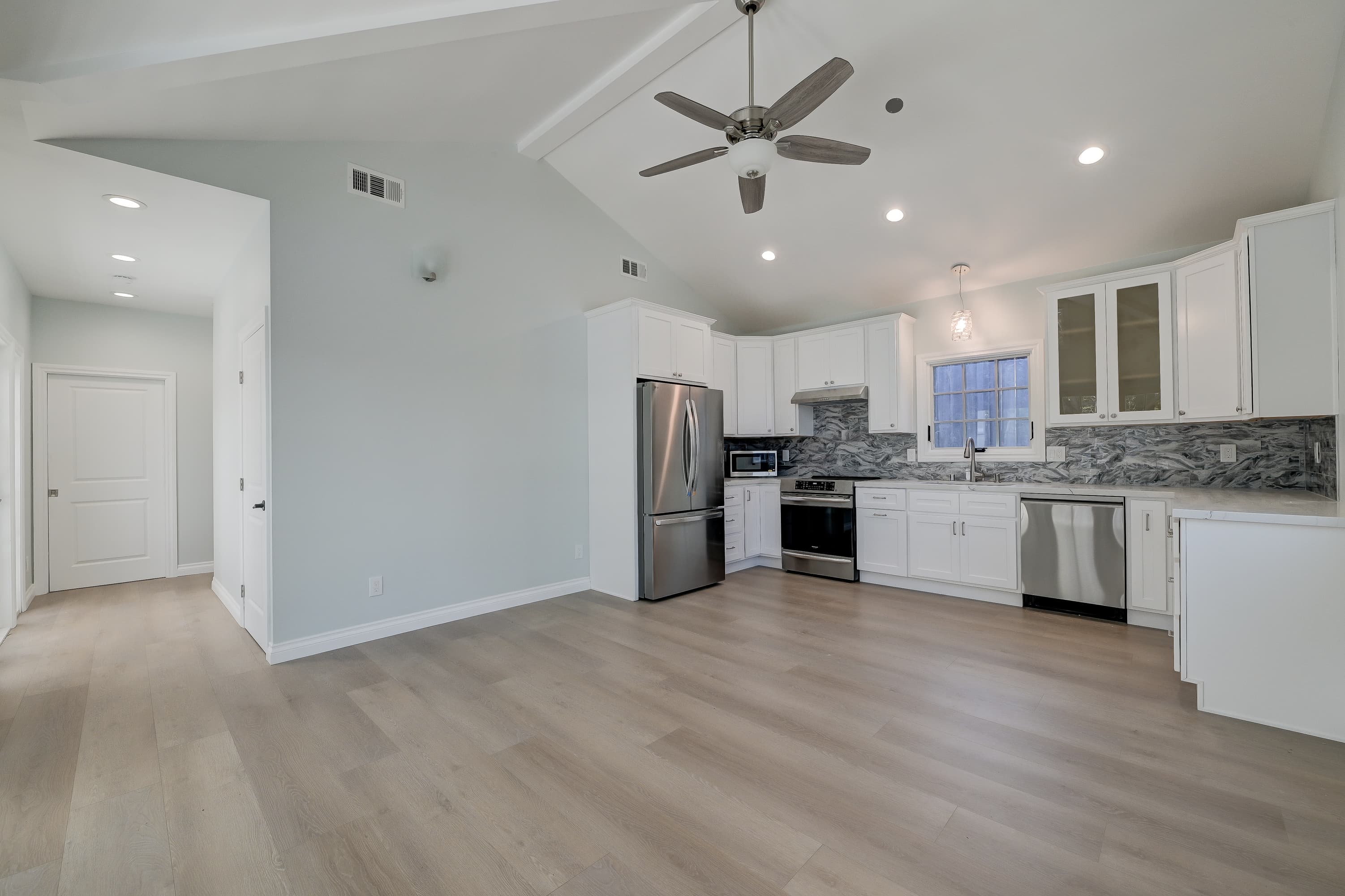 Open-concept custom home with vaulted ceilings and kitchen built by Navarro's Custom Homes & ADUs in Long Beach, California